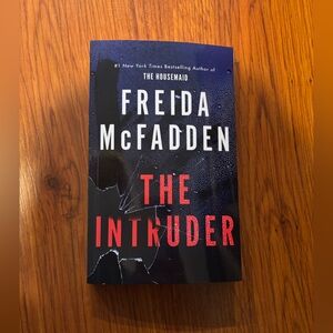 💕3/$25💕 The Intruder — Freida McFadden